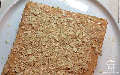 Подавайте, украсив крошкой вафли, с чаем или кофе.