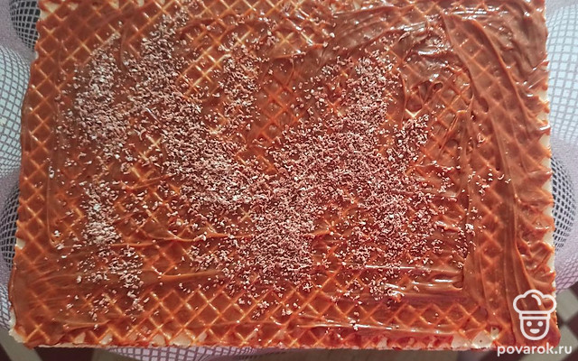 Вафельный торт с шоколадом и сгущенкой — Рецепт с фото