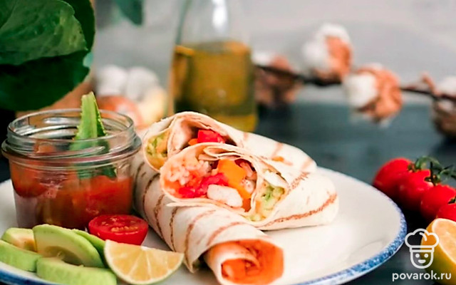 Буррито с курицей и гуакамоле — Рецепт с фото