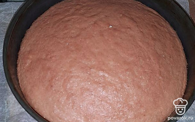 Выпекать бисквит 20 минут при температуре 180 градусов. 