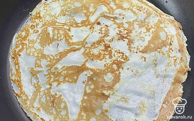 Блины приготовить по своему любимому рецепту.