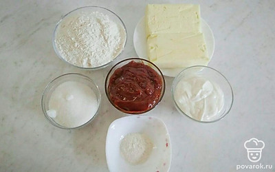 Заранее нарежьте сливочное масло на небольшие кубики, оставьте при комнатной температуре на 1 час.