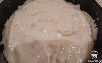 Отправить торт в холодильник на 3 часа или на ночь.