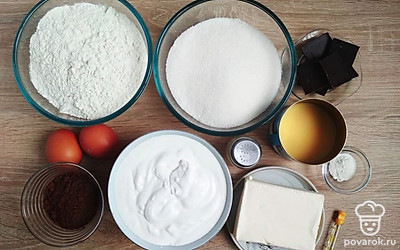 Просейте муку, разогрейте духовку до 180 градусов. Заранее выньте из холодильника сливочное масло, оно должно быть мягким.