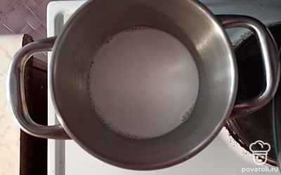 Нагрейте молоко.