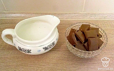 Для приготовления глазури подойдет толстостенный сотейник небольшого размера.