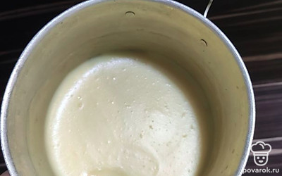 Дать крему полностью остыть. Он получится вот такой консистенции.