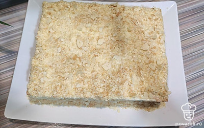 Подавать торт настоявшимся в холодильнике 8 часов. Тогда он будет очень нежным и очень вкусным. Приятного аппетита!