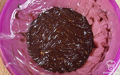 Накрыть пленкой в контакт и оставить при комнатной температуре. 