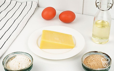 Яйца как следует вымойте. Отмерьте необходимое количество ингредиентов и выложите их на стол для удобства приготовления.