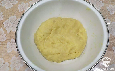 Замесить тугое тесто.