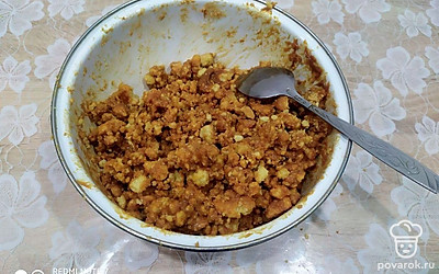 И тщательно перемешать, лучше руками.