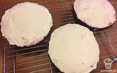 Остатки крема оставьте для украшения. 