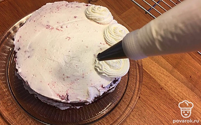 Отсадите крем по вашему вкусу. 