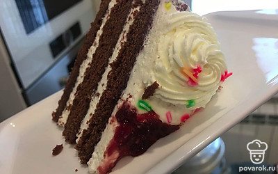 Подавайте порционно, предварительно охладив пару часов в холодильнике.