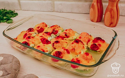 Запекайте мини-пиццы в течение 10-15 минут.