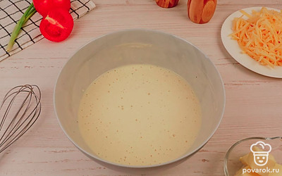 Смешайте тесто до однородности.