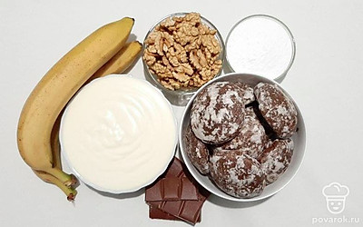 Подготовьте продукты по списку ингредиентов. Приготовьте миксер. Банан вымойте. Очистите грецкие орехи от скорлупы.