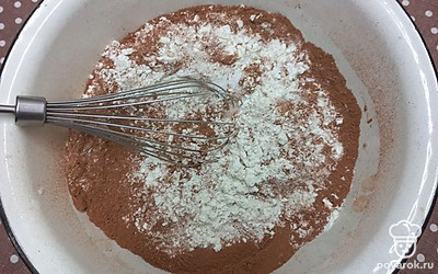 Смешайте все сухие ингредиенты.