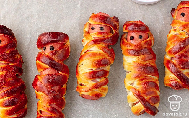 Сосиски в тесте «Мумии» — Рецепт с фото