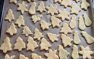 Выложите заготовки на противень. Выпекайте при 180 градусах 20-30 минут.