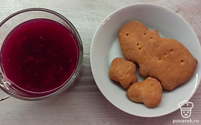 Подавайте коржики с киселем. 