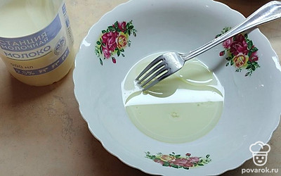 Налейте растительное масло.