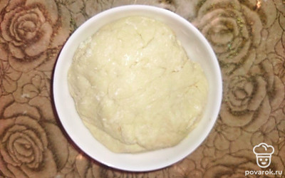 Вымешанное тесто оставьте отдохнуть на 30 минут.