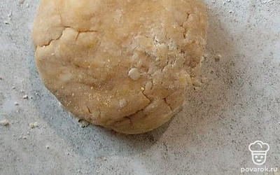 Тесто уберите в холодильник на 15 минут.