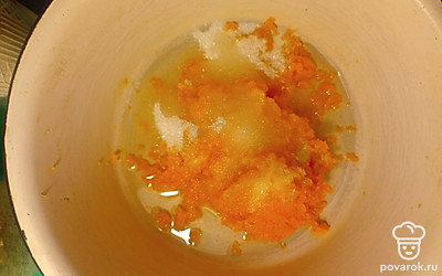 Добавьте растительное масло.