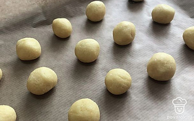 Вторую партию оставьте круглыми шариками.