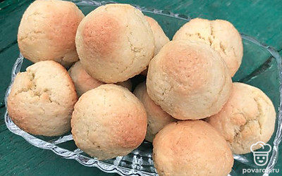 Переложите печенье в вазочку. Подавайте к чаю или утреннему кофе.