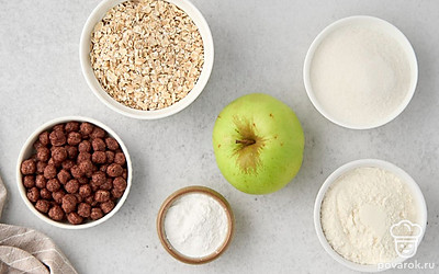 Помойте яблоко. Подготовьте блендер.