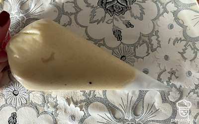 Тесто поместите в кондитерский мешок.