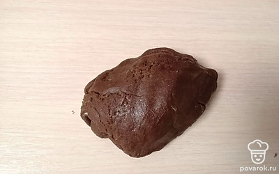 Замесите мягкое и эластичное тесто. 