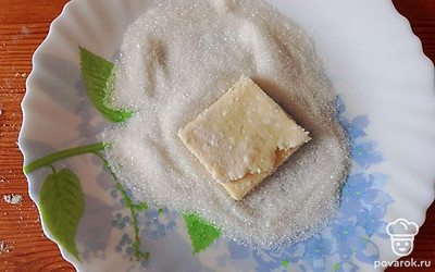 Сложите пополам. 