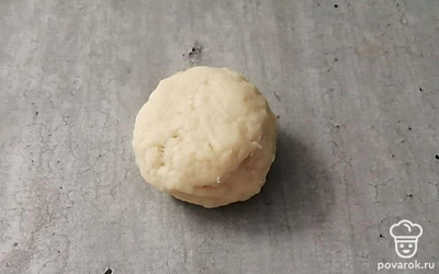 Замесите эластичное тесто. 