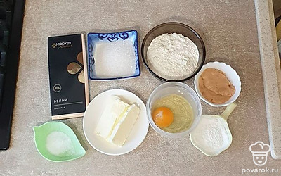Подготовьте все ингредиенты. Сливочное масло должно быть мягким.