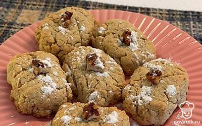 У меня получилось 12 штук. Поставьте в разогретую духовку на 17-20 минут при 180 градусах.