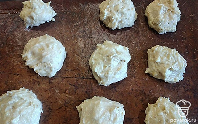 Из теста сформировать печенье. Отправить в разогретую духовку на 15 минут при 170 градусах. 