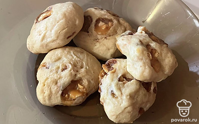 Готовые печеньки подавайте к столу с горячим чаем.