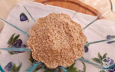 Измельчите овсянку.