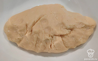 Замесите тесто.