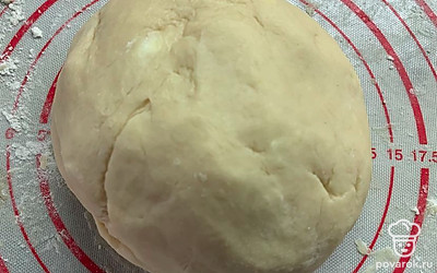 Тесто поставьте на 1 час в холодильник.