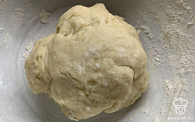 Замешать тесто.