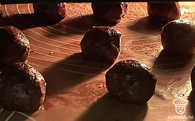 Выпекайте печенье в разогретой до 180 градусов духовке 6-7 минут.