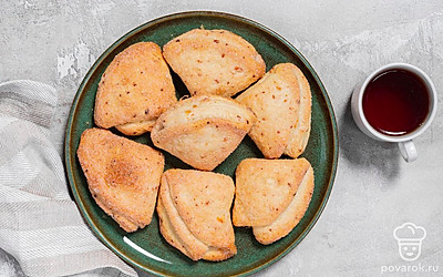 Подавайте печенье с чашечкой горячего ароматного чая.