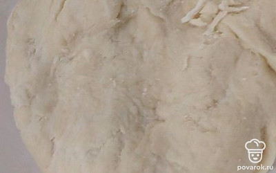 Замесите тесто.
