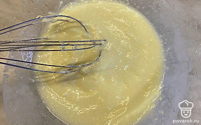 Добавляем растительное масло, перемешиваем.