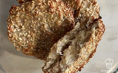 Перед подачей печенью нужно остыть.